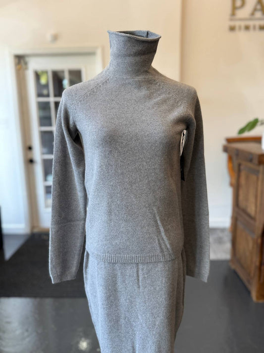 Brazeau Tricot - Women's Reg Royal Cashmere Turtleneck Sweater