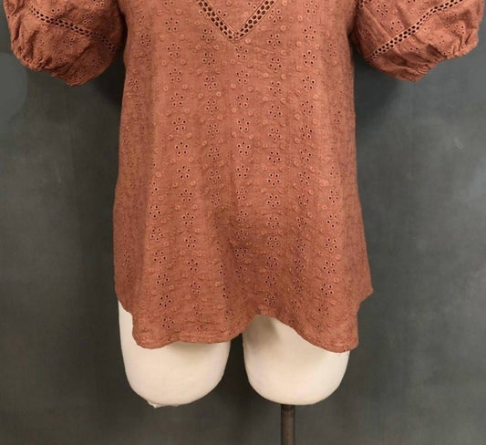 Polygram - Women's Flower Eyelet Top