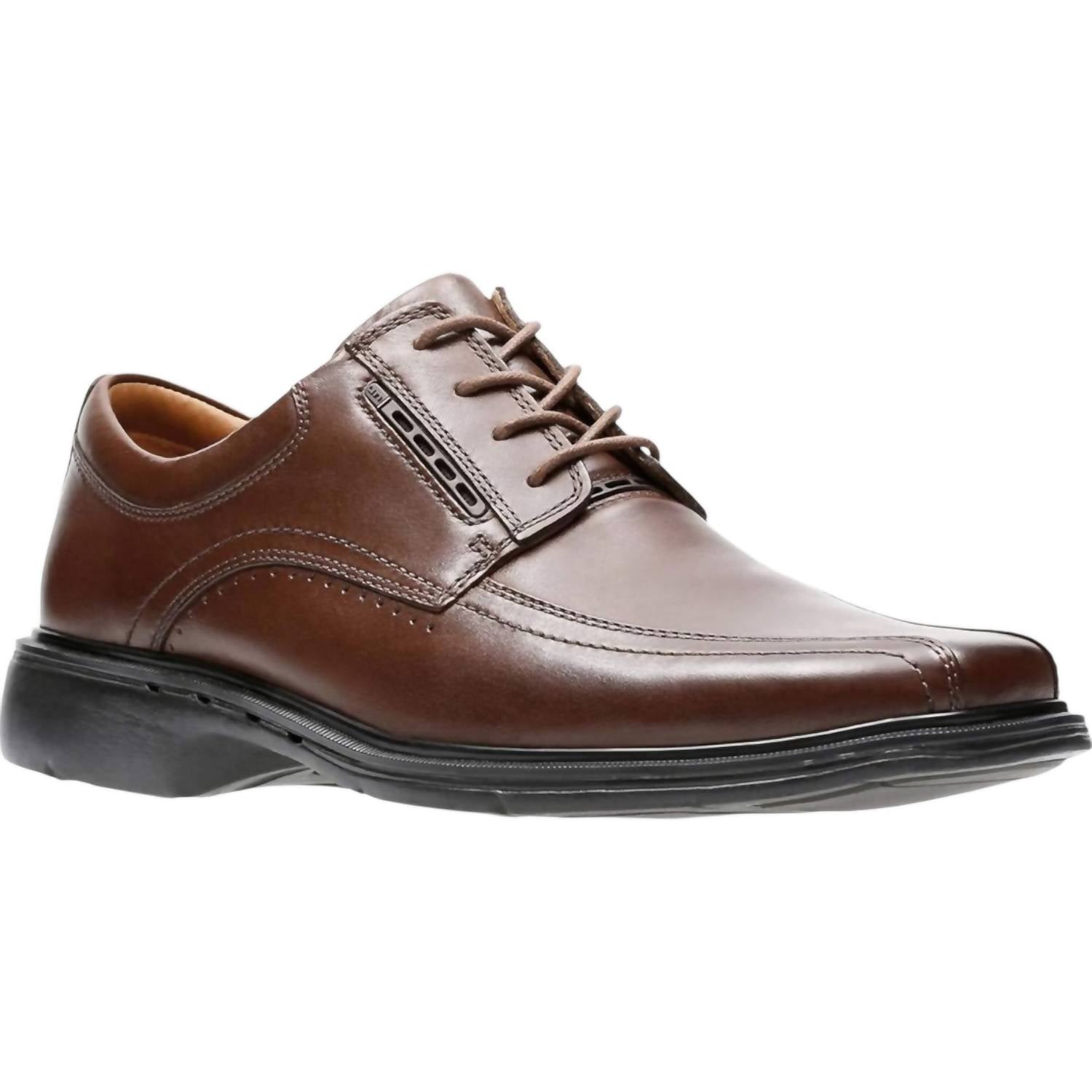Clarks Men's Un.Kenneth Oxford - Premium Leather Casual Shoe With Ortholite Comfort