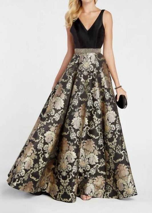 Alyce Paris - Sleeveless V-Neck Gown