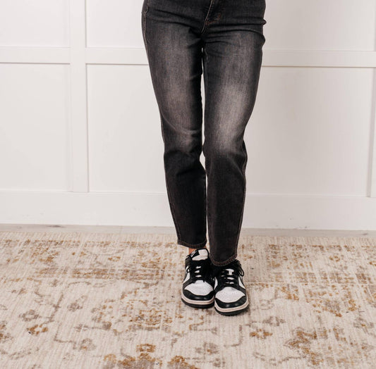 Judy Blue - Mid Rise Control Top Slim Jeans