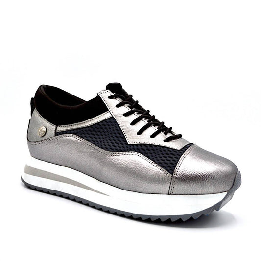 Chelsea Jones - Women's Verse Elevated Trainer Shoes