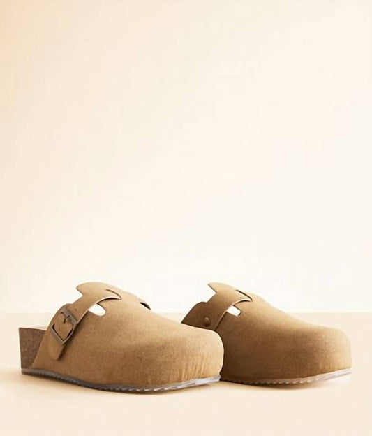 Mia - Women's Mia Qwest Platform Clogs