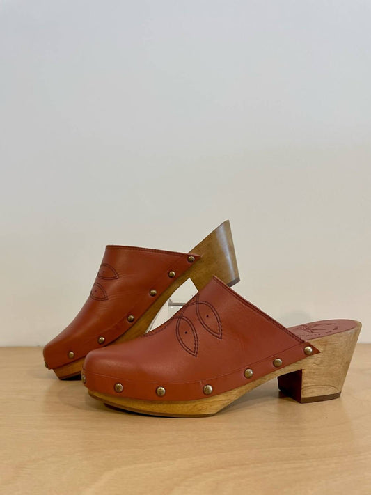 Bird Of Flight - Women's Shy Leather Clogs