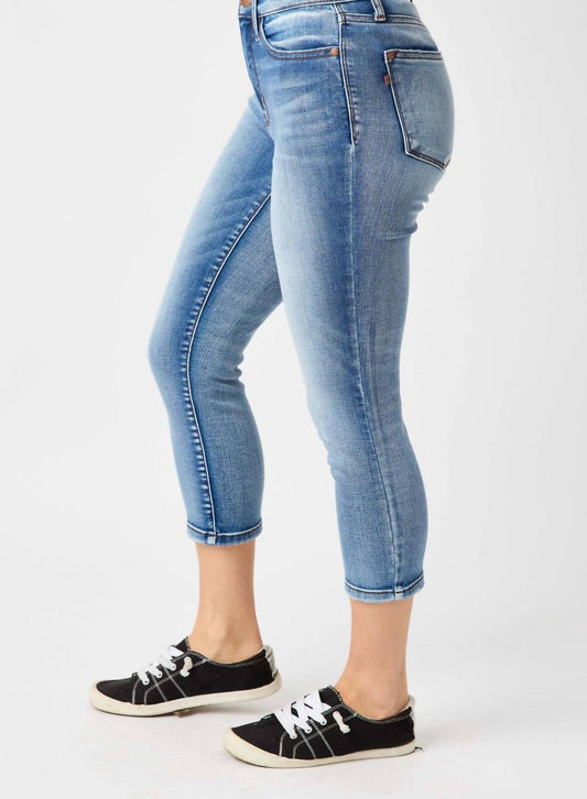 Judy Blue - Midrise Contrast Wash Capris