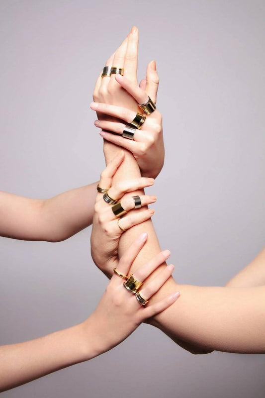 Eklexic - Women's 9.5mm Hammered Ring