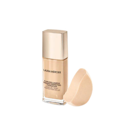 Laura Mercier - Flawless Lumiere Foundation Buff