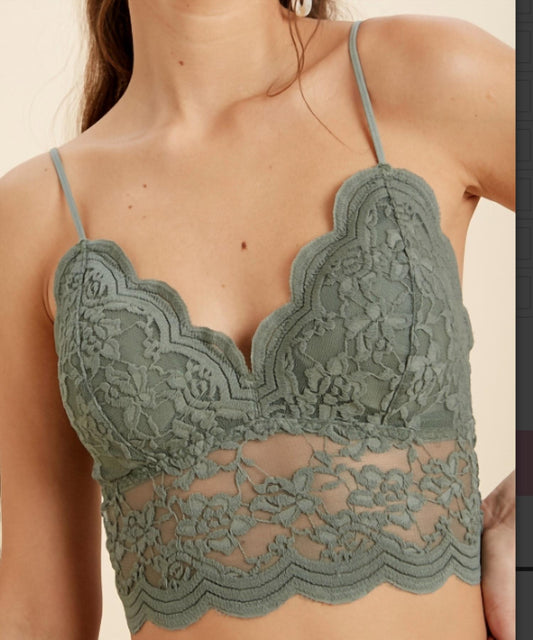 Wishlist - Lovely Scalloped Lace Bralette