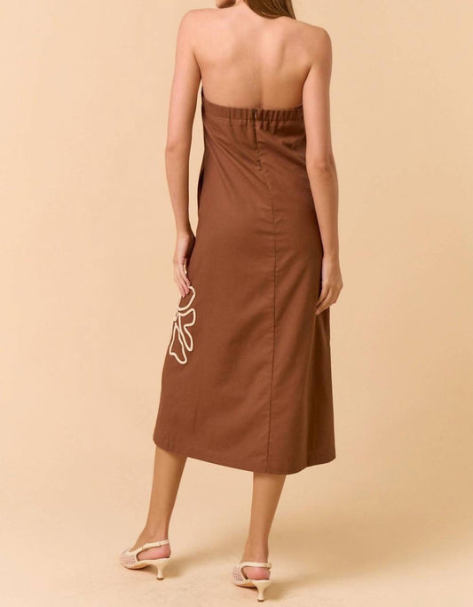 Lalavon - Floral Embroidered Midi Dress