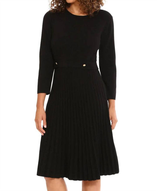 Maggy London - Jewel Neck Pleated Skirt Knit Dress