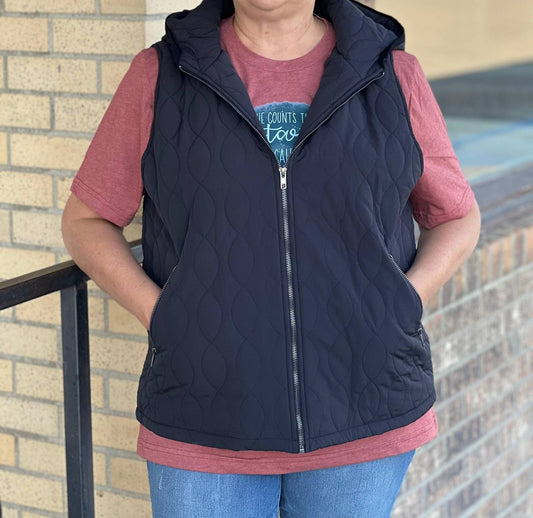 Coco + Carmen - Women's Rory Quilted Hooded Vest