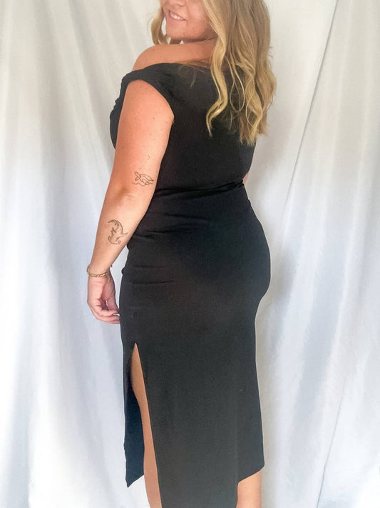 Le Lis - Kira Twisted Shoulder Midi Dress