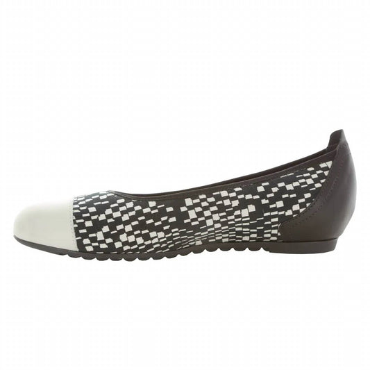 Munro - Women's Henlee Flats