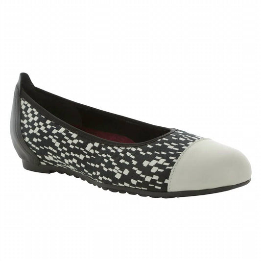 Munro - Women's Henlee Flats