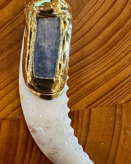 Easton Elle - Women's Blue Kyanite Shell Pendant