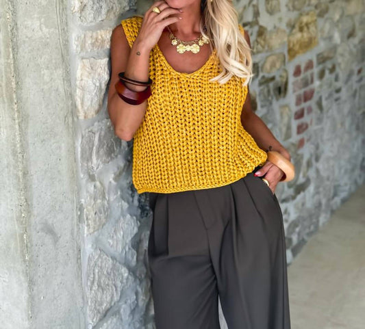 Q2 - Loreine Sleeveless Sweater