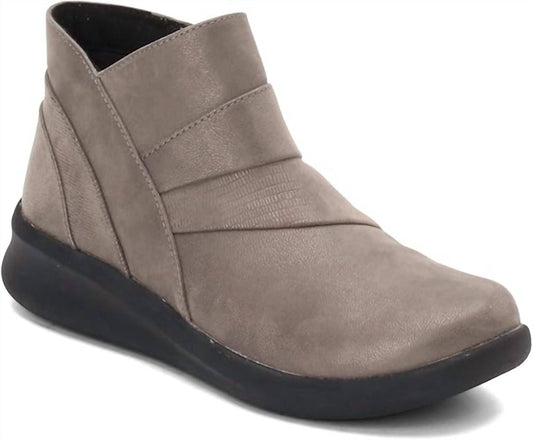 Clarks - Women's Sillian 2.0 Rise Ankle Boot