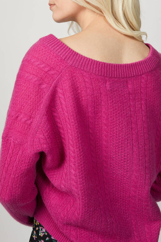 CABLE KNIT V-NECK SWEATER