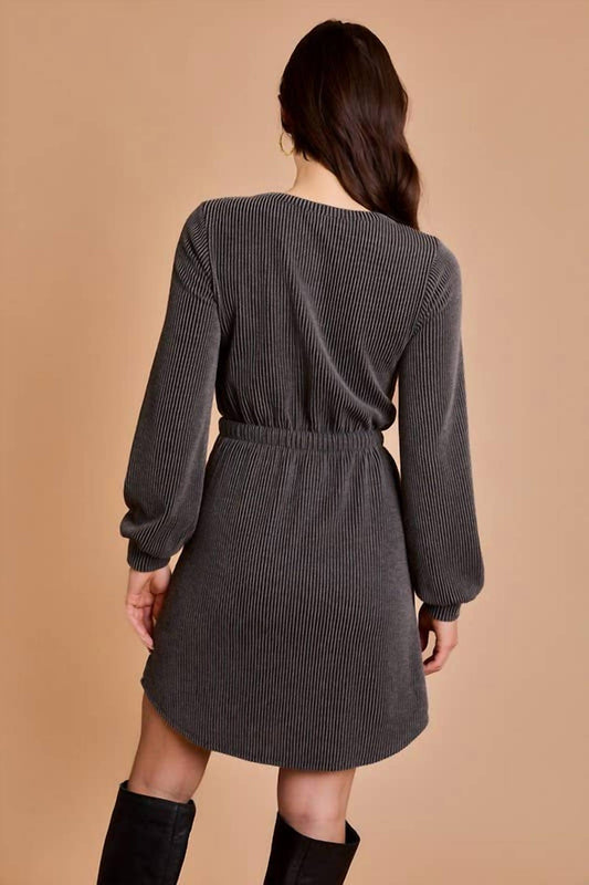 Gilli - Adalynn Scoop Neck Button Up Long Sleeve Mini Dress
