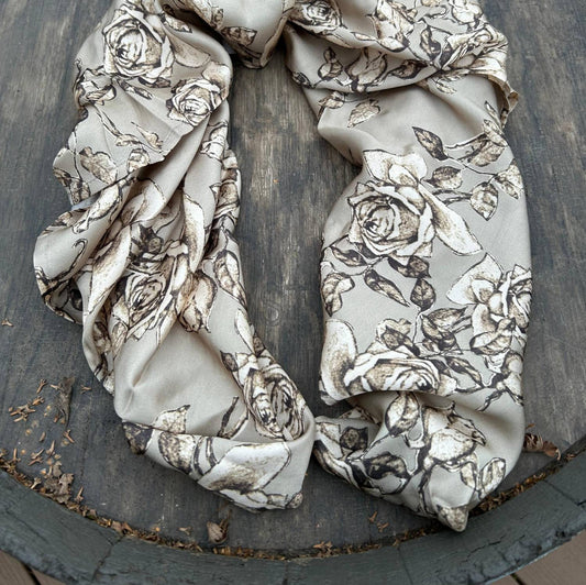 Rodeo Quincy - Women's Holly Rose Scarf