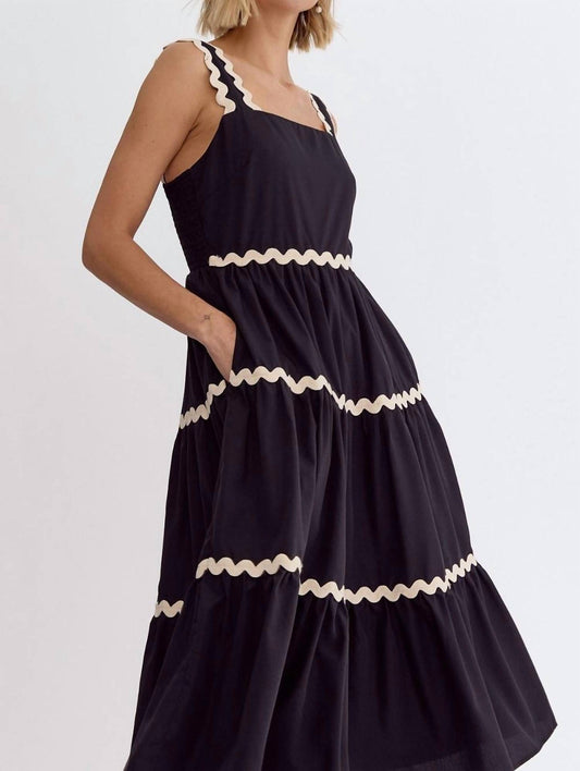 Entro - SQUARE NECK SLEEVELESS MIDI DRESS