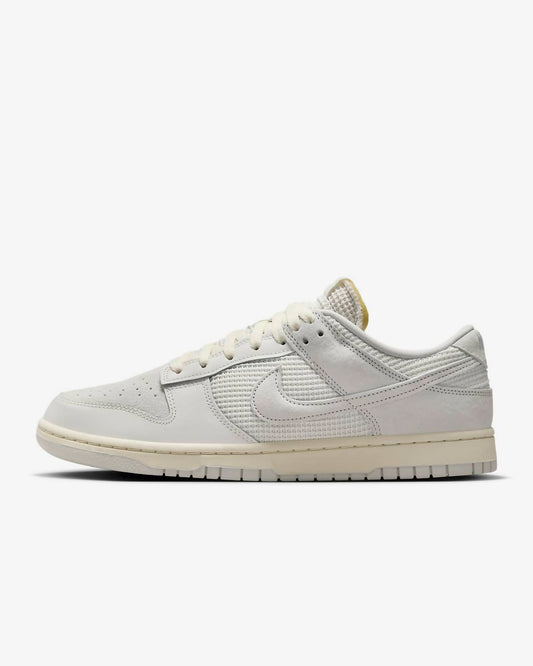 Nike - Men's Dunk Low Waffle Sneaker