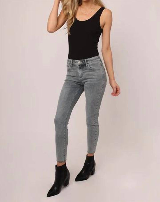 Gisele Classic Mid Rise Skinny Jean