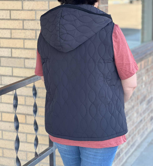 Coco + Carmen - Women's Rory Quilted Hooded Vest