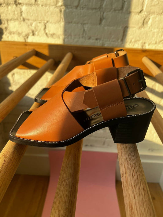 About Arianne - Women's Kai Sandals