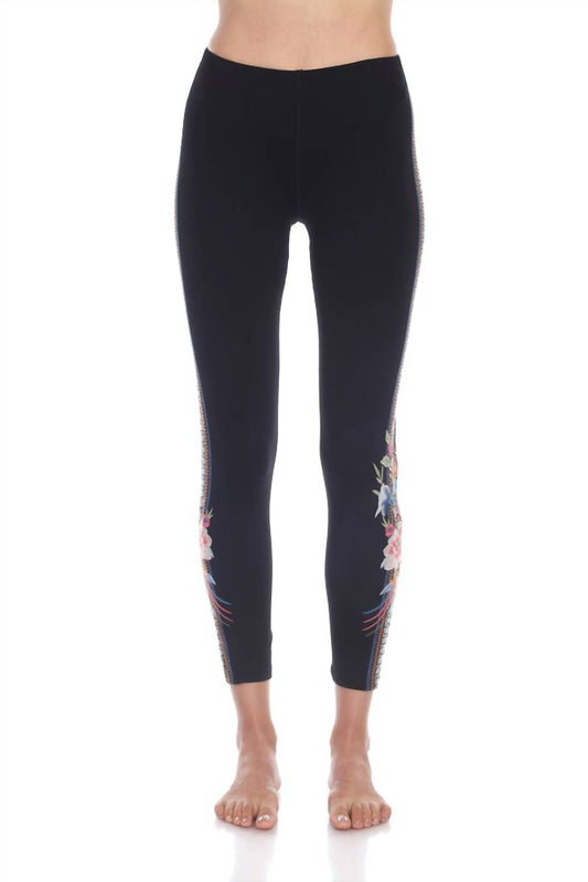 Paparazzi - Women's Embroidered Leggings