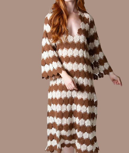 Miguelina - Arelis Two-tone Cosmos Flower Lace Caftan