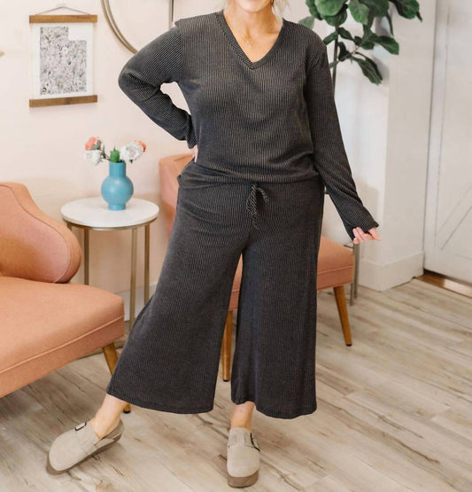 Blumin - Honor V-neck Top And Cropped Stretchy Ribbed Pants Set