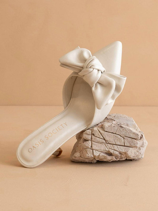 Oasis Society - Women's Jane Bow Kitten Heel