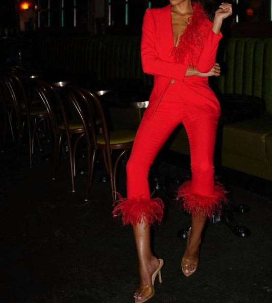 Miss Circle - Lusty Feather Suit