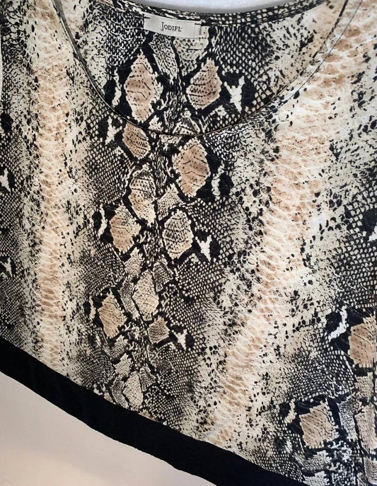 Jodifl - Snake Print Colorblock Scalloped Top