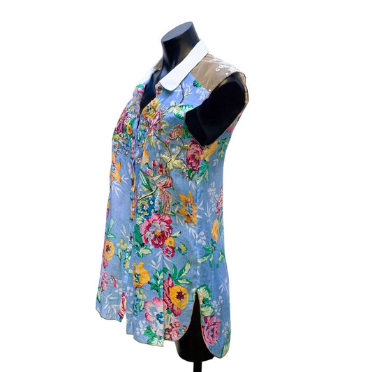 Aratta - Silent Journey Floral Embroidered Sleeveless Button-down Shirt