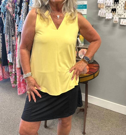 Lulu-B - Sleeveless V-neck Top