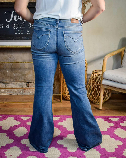 Judy Blue - MR Tummy Control Vintage Wash & Back Shield Pkts Flare