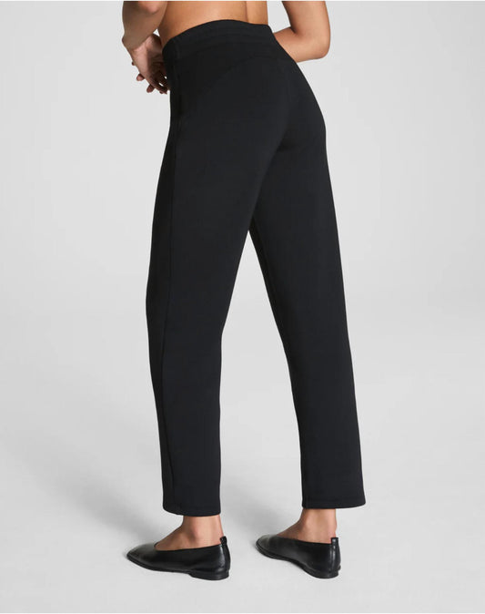 Spanx - Airessential Slim Straight Pant