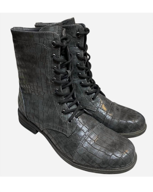 Very Volatile - Women's Animal Print Combat Boot
