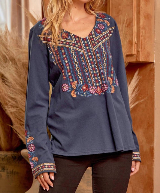 Andree By Unit - Embroidered V Neck Top