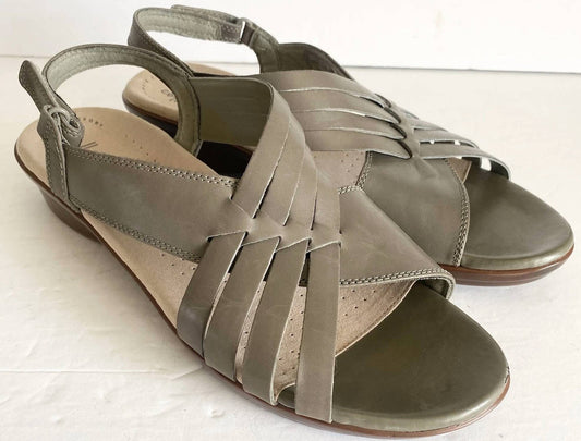 Clarks - Women's Loomis Cassey Sandal - green - leather - sandals