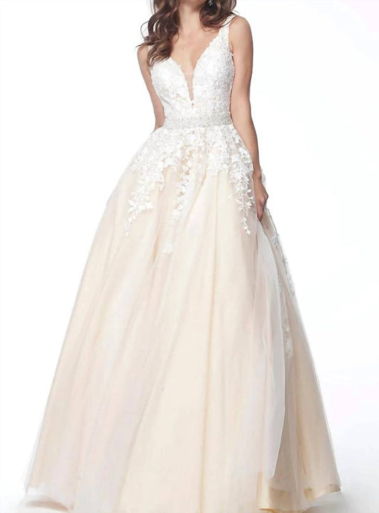 EMBELLISHED SLEEVELESS EVENING GOWN