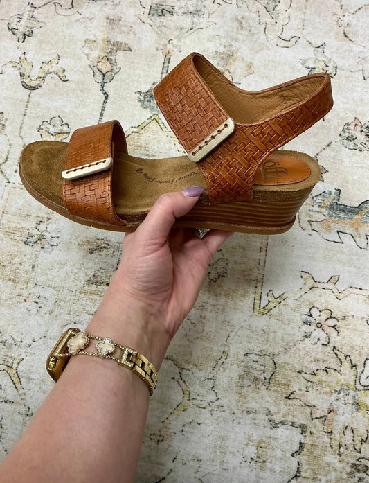 Sofft - Women's Verdi Ii Luggage Woven Classic Italian Leather Wedge Sandals