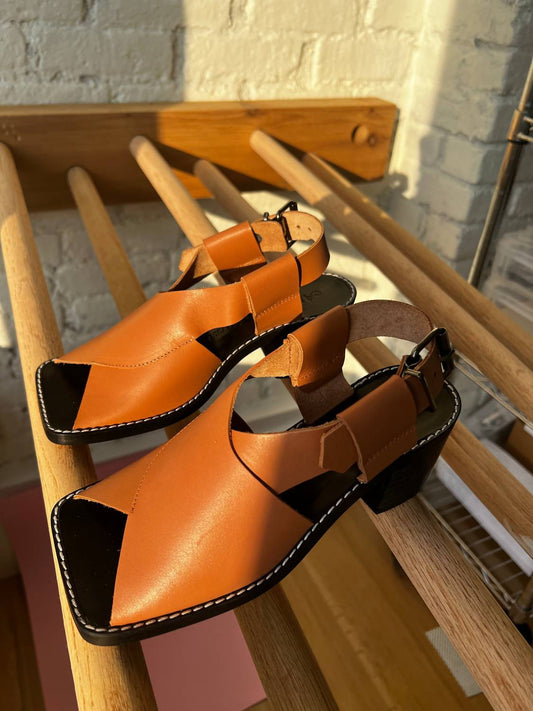 About Arianne - Women's Kai Sandals