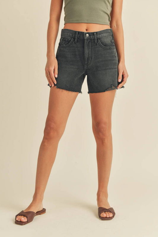 CLEAN HIGH RISE SLIT SHORT