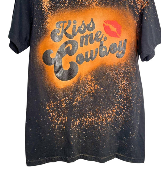 Gildan - Kiss Me Cowboy Graphic Top