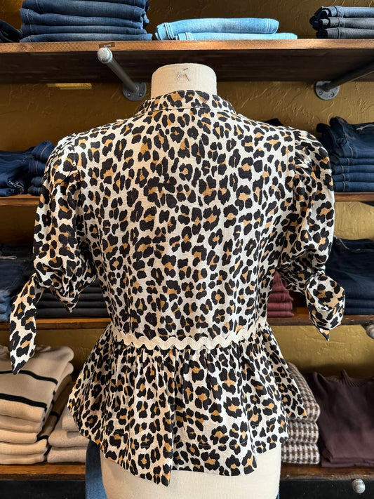 Entro - Women's Animal Print Ric Rac Top