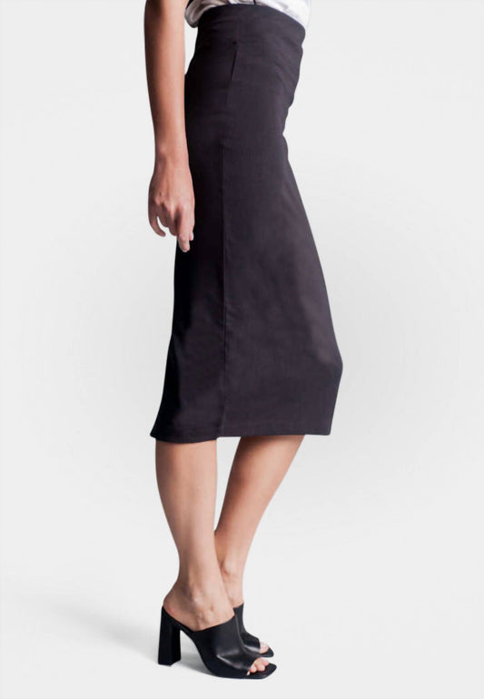 Buki - Straight Skinny Skirt