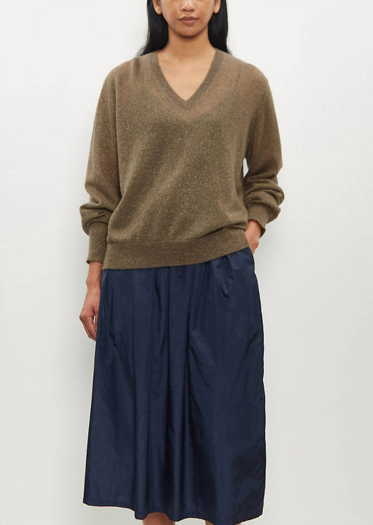 6397 - Classic V-neck Sweater